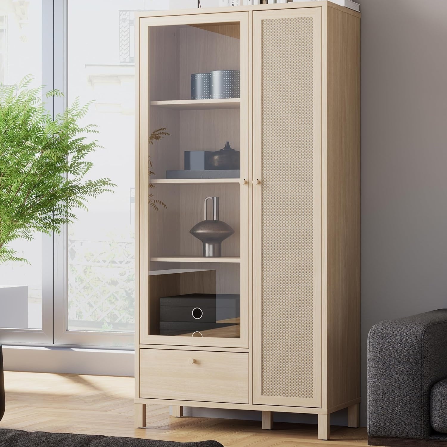 Vitrine im Boho-Stil mit 2 Türen und 1 Schublade aus Holzwerkstoff in Elegancia-Eiche und Technorattan, 86,3 × 175,3 × 42 cm